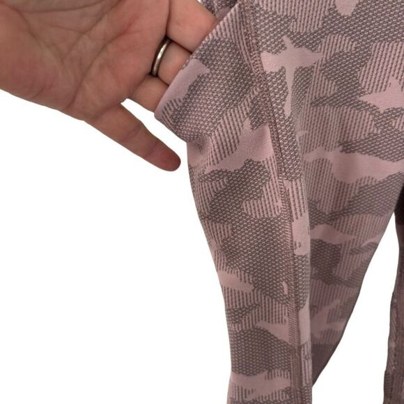 Athleta‎ Ultimate Stash Pocket Textured Camo Capri Leggings Size XXS - Picture 5 of 8